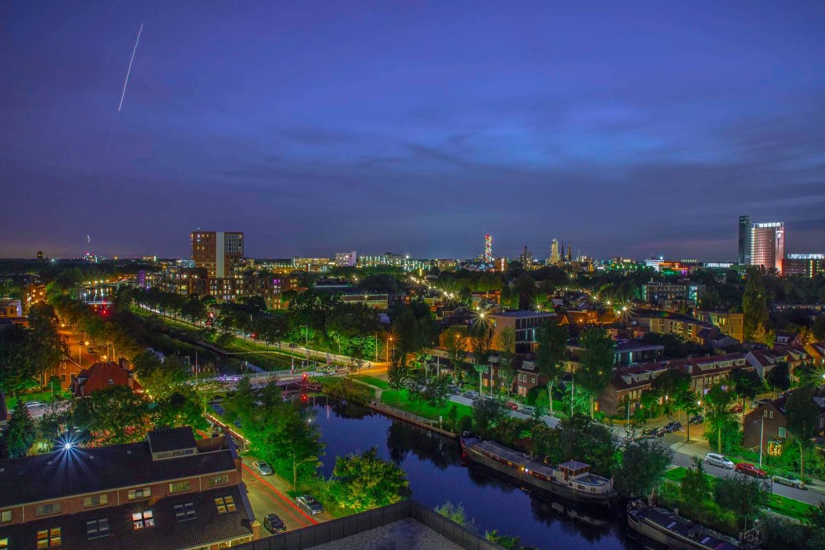 https://upload.wikimedia.org/wikipedia/commons/c/c4/Skyline_Tilburg_2017.jpg
